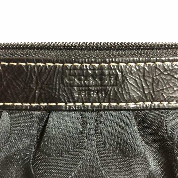 Black Coach Wristlet 🖤 - Picture 2 of 6
